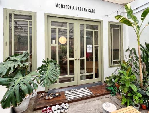 怪物。花园咖啡馆