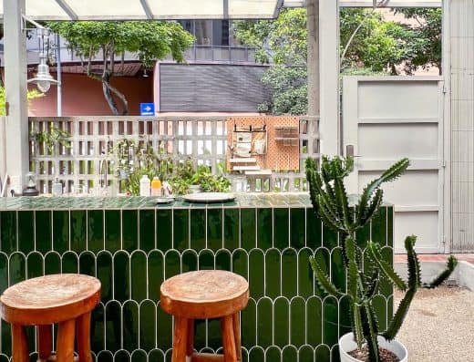 怪物。花园咖啡馆