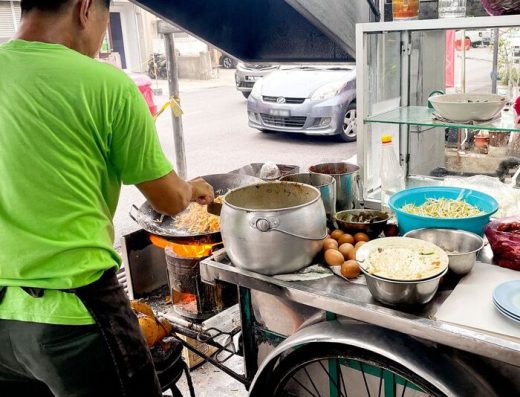 暹罗路炭炒粿条